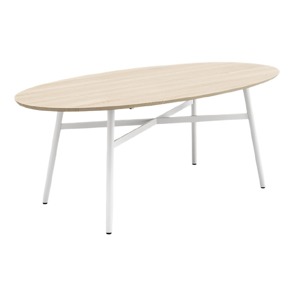 Eenvoudige ovale eettafel met witte poten en houtlook blad