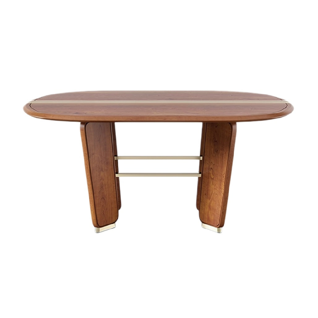 Eettafel van hout met moderne details